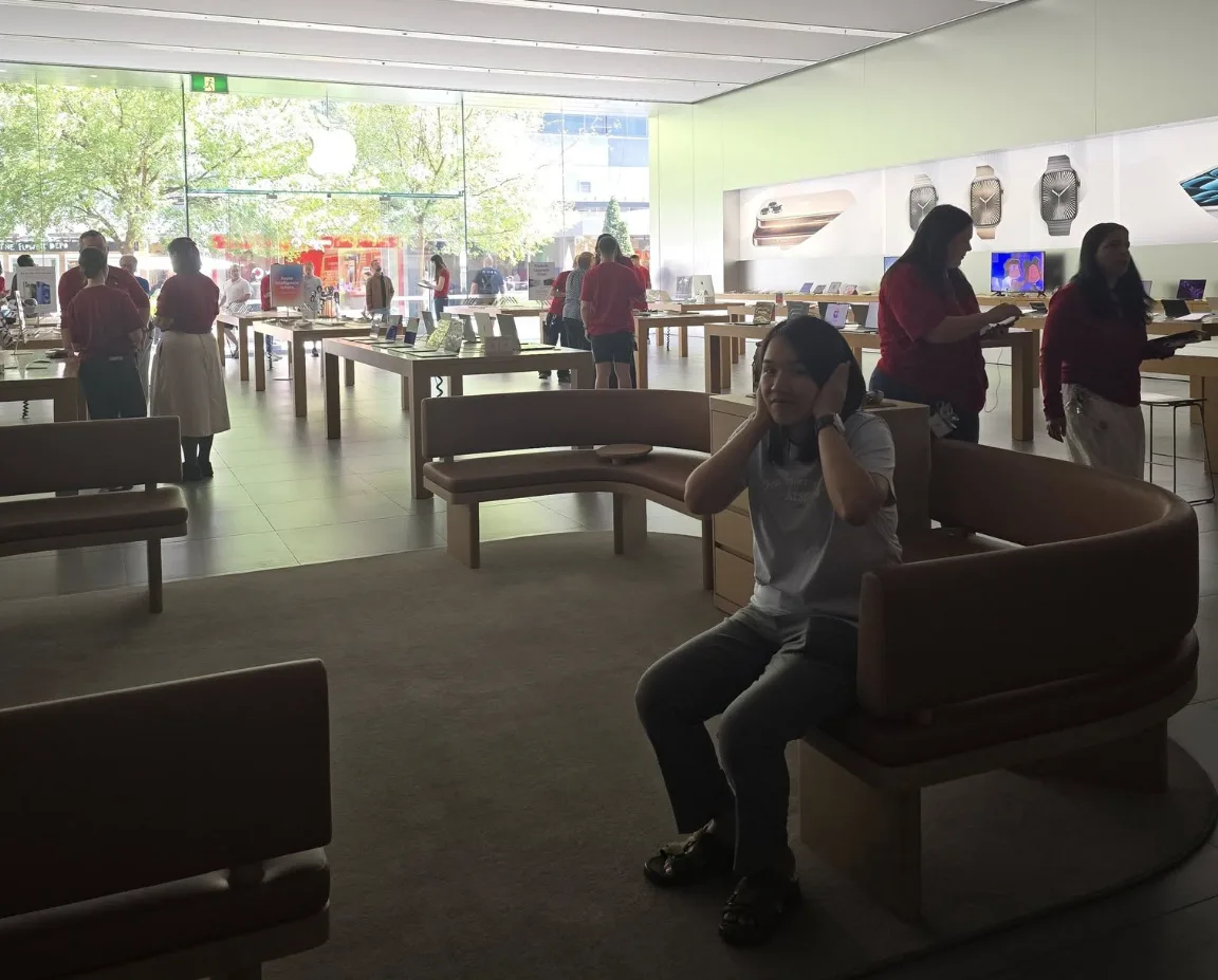ชั่วโมงแห่งความเงียบงัน Apple Store Adelaide ที่ Rundle Mall
