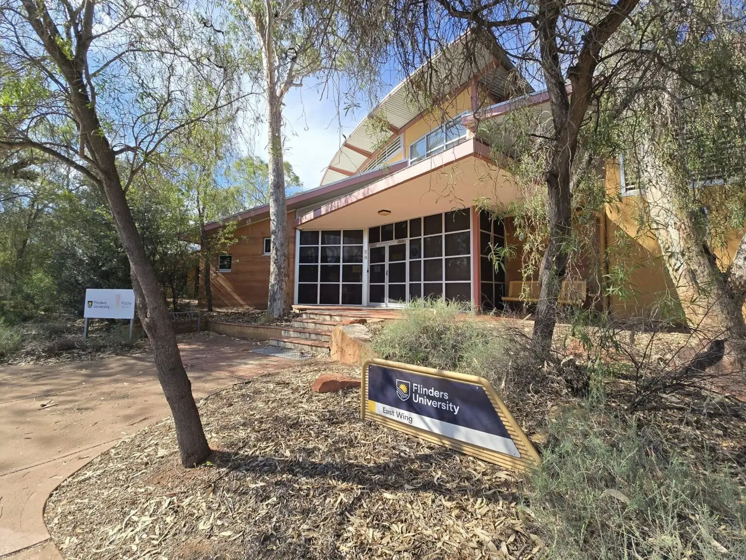 อาคาร East Wing ของ Flinders University ที่แคมปัส Alice Springs